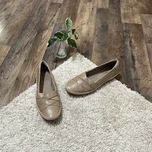 Clarks Size 7.5 M Beige Leather Slip-On Woven Round Toe Espadrille Loafers